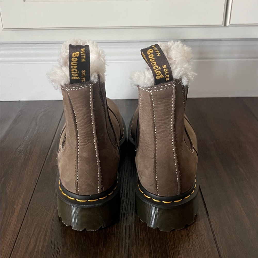 NWT Dr. Martens 2976 Faux Shearling Lined Boots - Picture 5 of 6